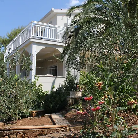 Holiday home Seaside House Mavarstica, Ciovo - 9206 Trogir